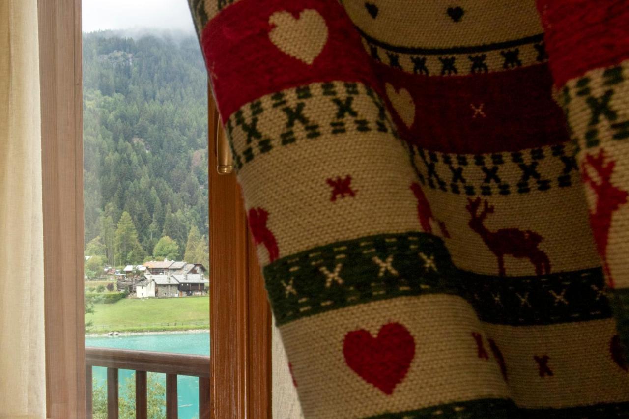 Laghetto Alpine Hotel & Restaurant Брюссон Экстерьер фото