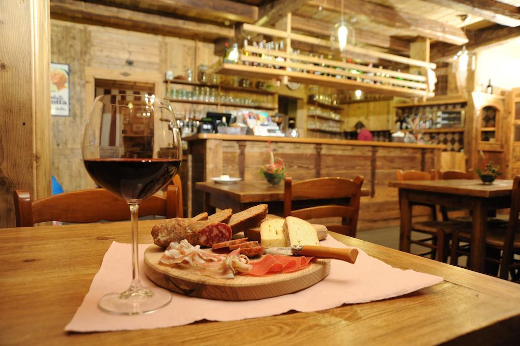 Laghetto Alpine Hotel & Restaurant Брюссон Экстерьер фото