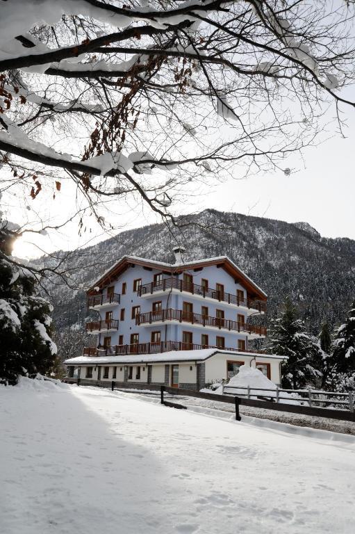 Laghetto Alpine Hotel & Restaurant Брюссон Экстерьер фото