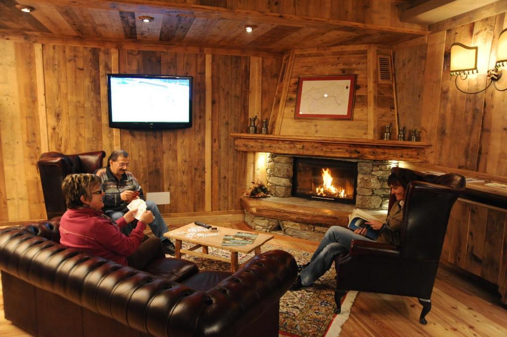 Laghetto Alpine Hotel & Restaurant Брюссон Экстерьер фото