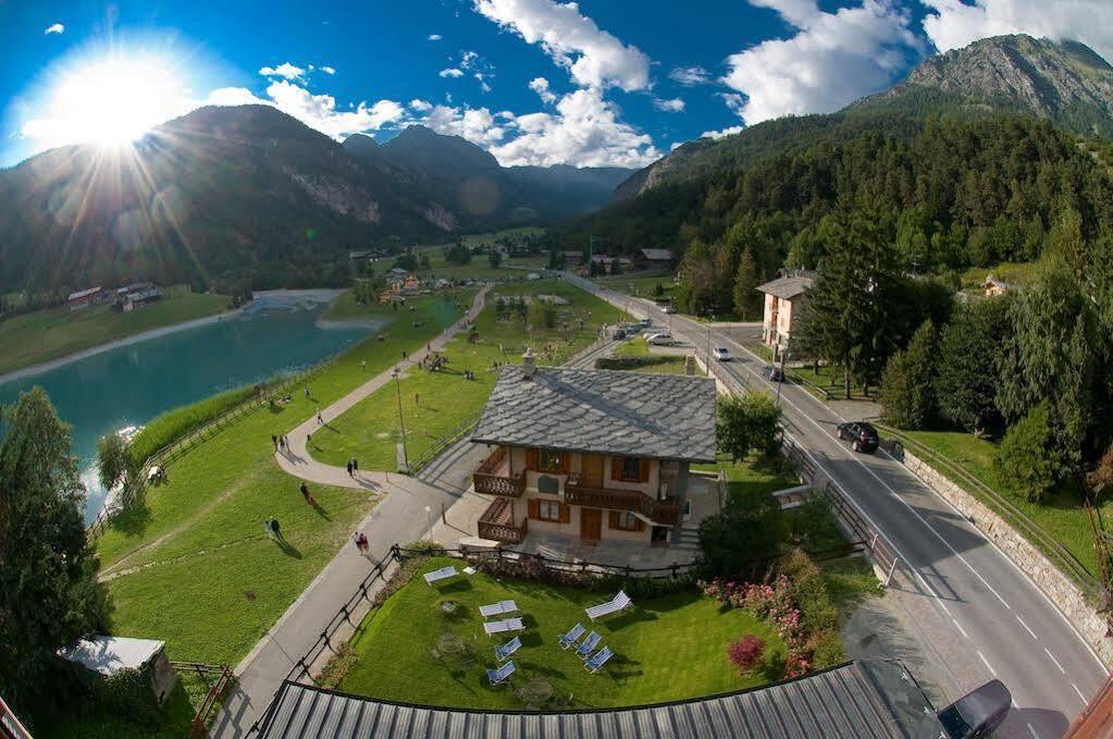 Laghetto Alpine Hotel & Restaurant Брюссон Экстерьер фото